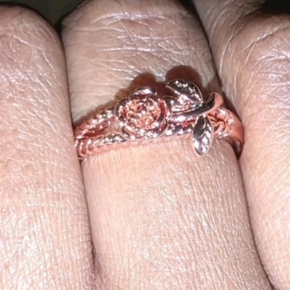 Lovely Rose Golden Intricate Detailed Rose Floral Ring